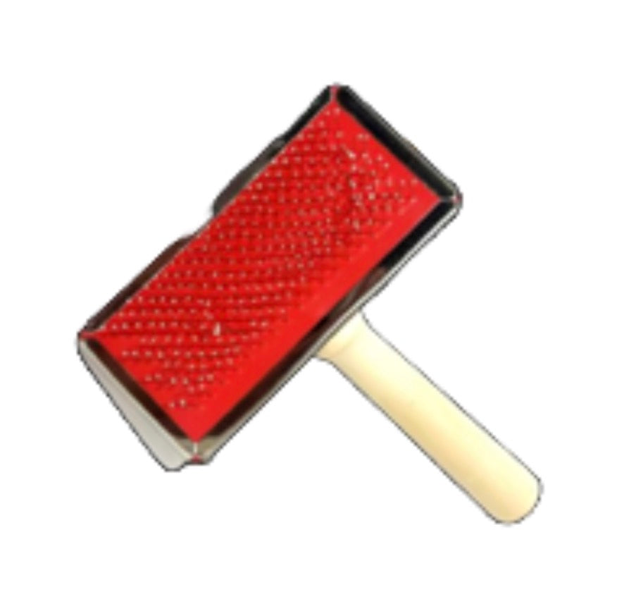 Cepillo rojo pequeño